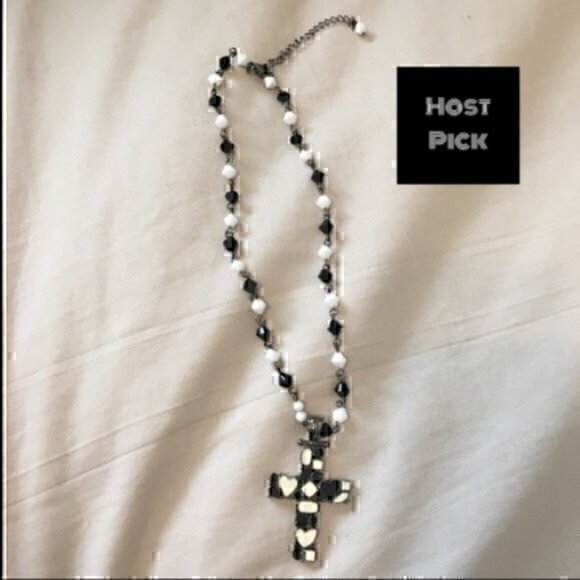 Cross pendant necklace - Picture 1 of 12